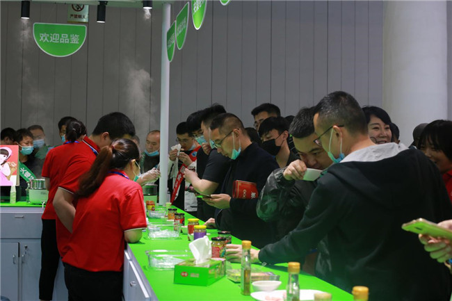 仲景食品携多款新品闪耀全国糖酒会_fororder_3