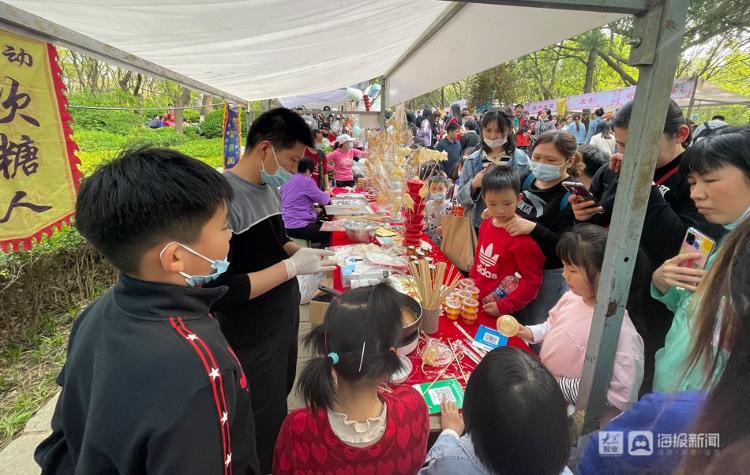 济南千佛山庙会开幕，爬山赏花吃美食一样也不耽误