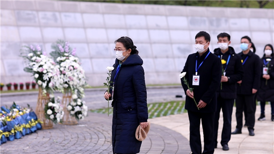 (供稿 社会广角列表 三吴大地南京 移动版)南京举行遗体器官捐献者特别公祭活动