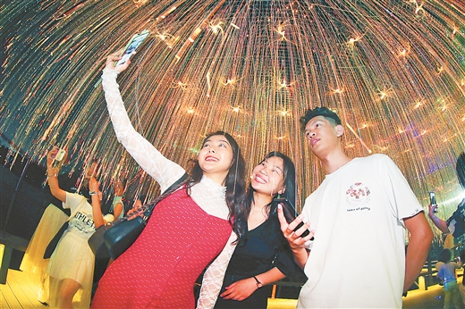 秀甲天下景如画 壮美广西醉游人