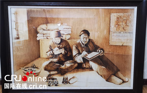 【“薪火”访谈室】陕西省工艺美术大师李彩兰：做烙画艺术的“播火者” 用烙画方式传扬红色基因_fororder_图片3_副本