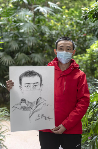 【OK】【有修改】【北碚区委宣传部供稿】重庆北碚：艺术家们为援鄂归来的英雄画像