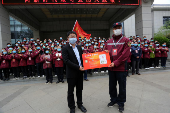 陕西第一批支援湖北医疗队捐款20万给200名贫困生
