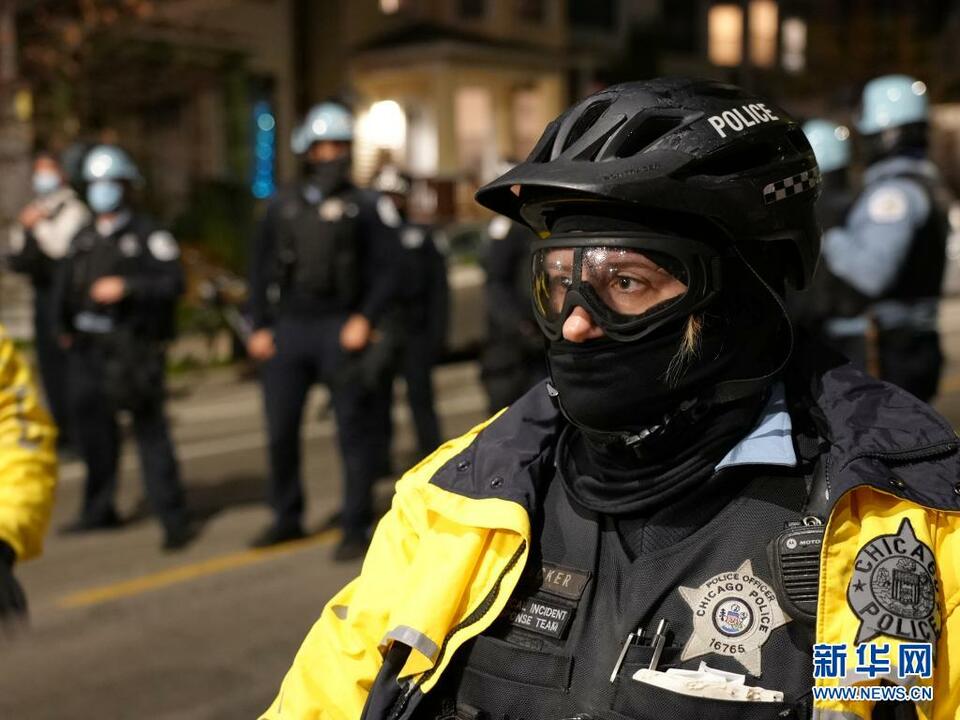 美国芝加哥市数百人抗议警察枪杀13岁少年