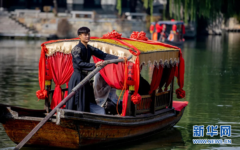 醉了古城，醉了美景 来枣庄台儿庄古城乘坐摇橹船
