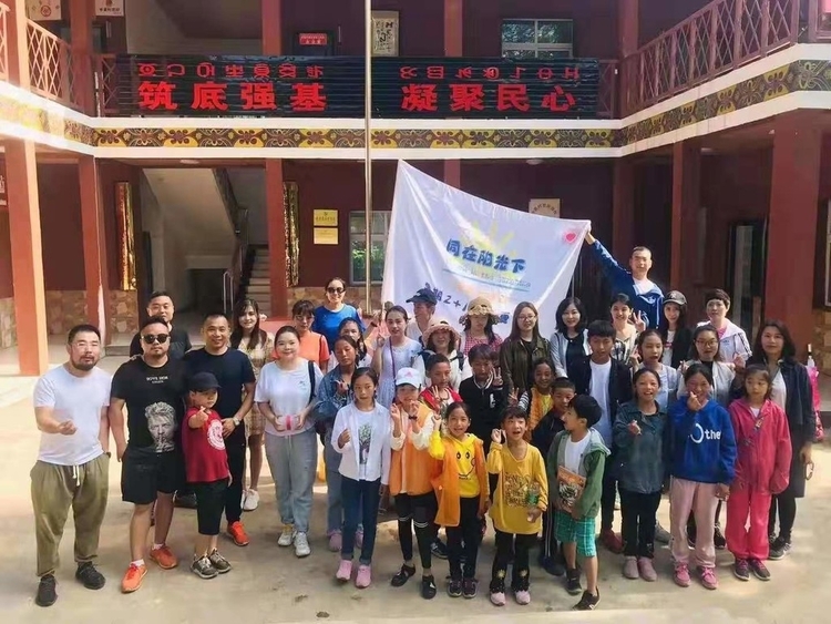 （转载）广东佛山与凉山“结盟”扶贫——贫困村办起了彝家民宿