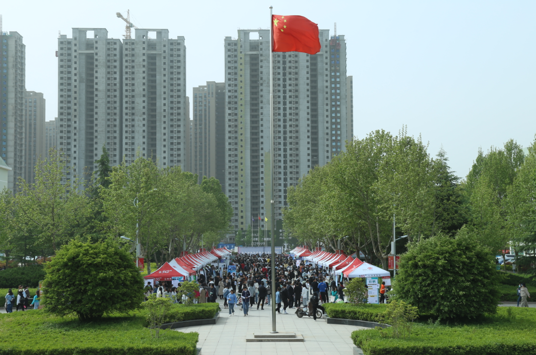 郑州经贸学院举行2021届毕业生春季就业双选会