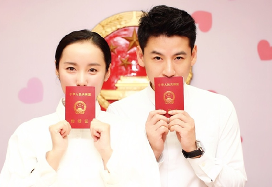 演员钱泳辰晒结婚证 佟丽娅送祝福
