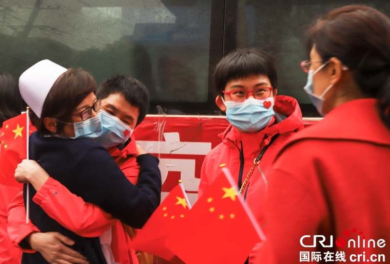 六盘水市中医院七名援鄂医疗队队员凯旋