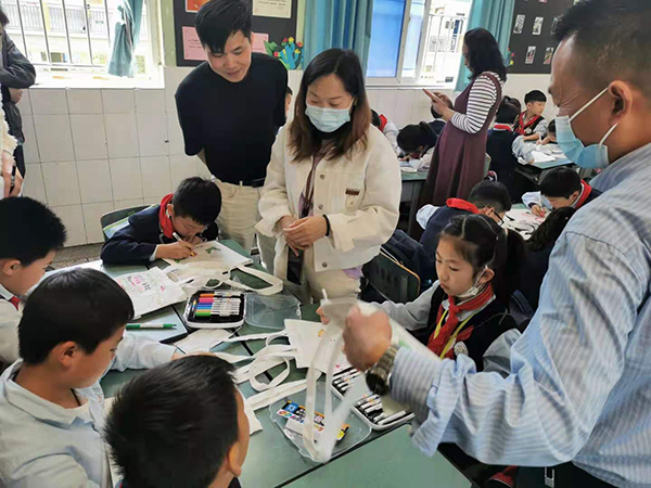 成都新都：香城小学第11届校园开放日活动举行_fororder_活动现场