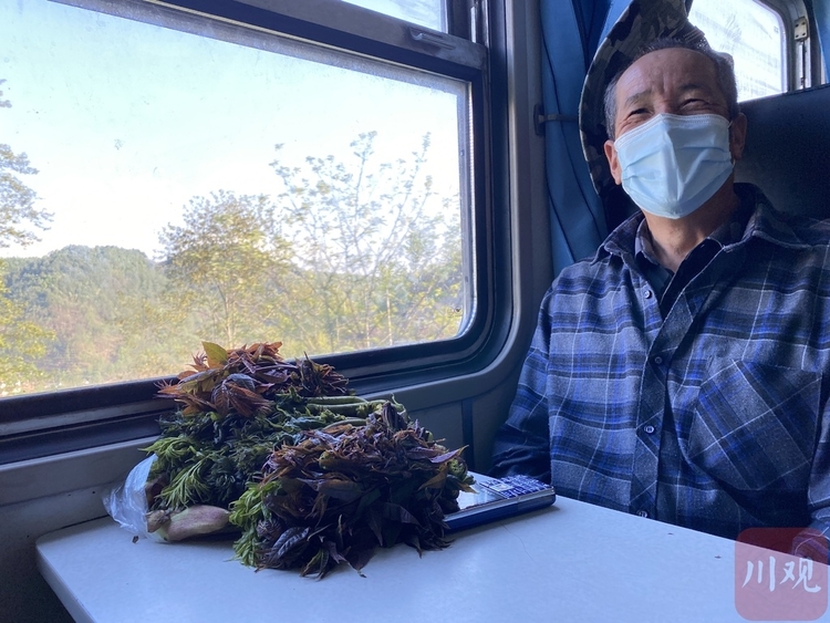 （转载）烟火人间“小慢车”　温暖大山彝人心