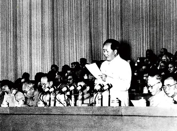 “坚持和运用好毛泽东思想活的灵魂”——学习《论中国共产党历史》（九）
