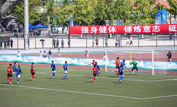 四川省首届“贡嘎杯”青少年校园足球联赛落幕_fororder_四川省首届“贡嘎杯”青少年校园足球联赛-供图-共青团四川省委-(3)