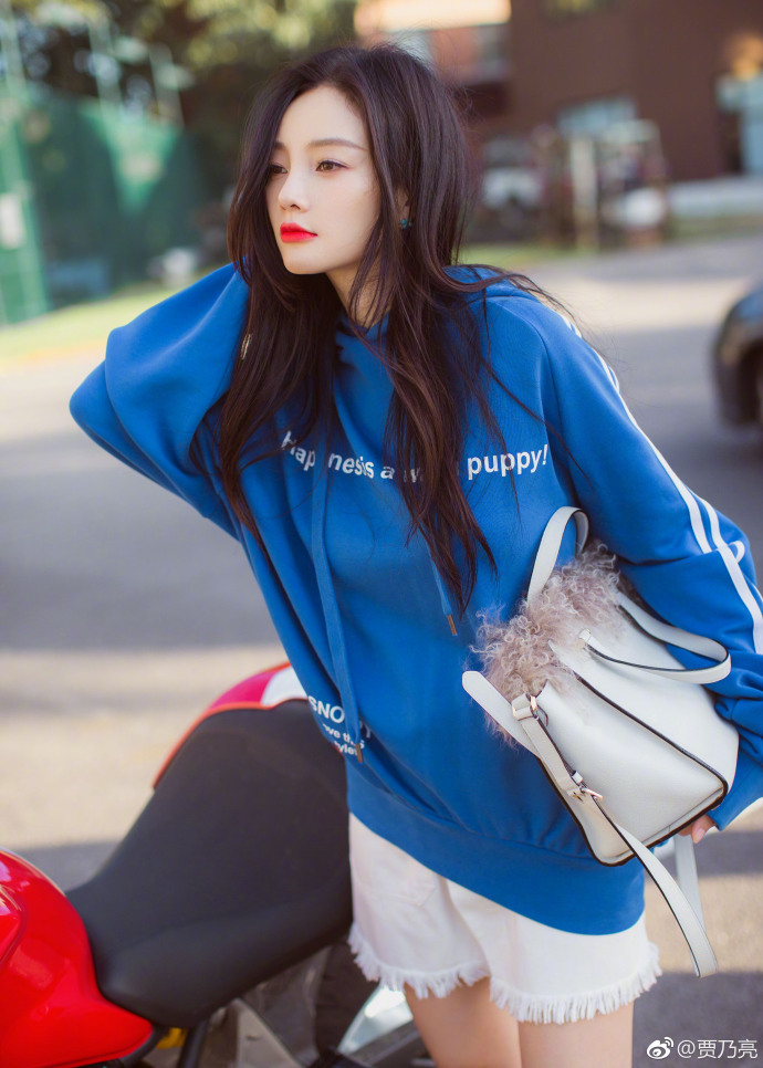 李小璐生日晒美照 老公贾乃亮庆生嘴太甜
