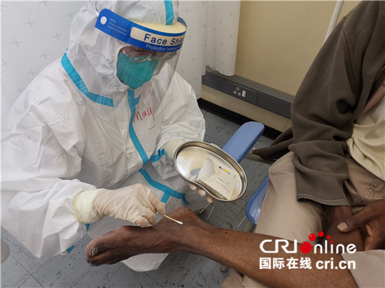 新冠肺炎疫情下坚守在治疗一线的医护工作者——记在纳米比亚的中国护士_fororder___172.100.100.3_temp_9500033_1_9500033_1_1_38c0c95c-daf4-45cc-8d8f-eabf70a2afea.JPG