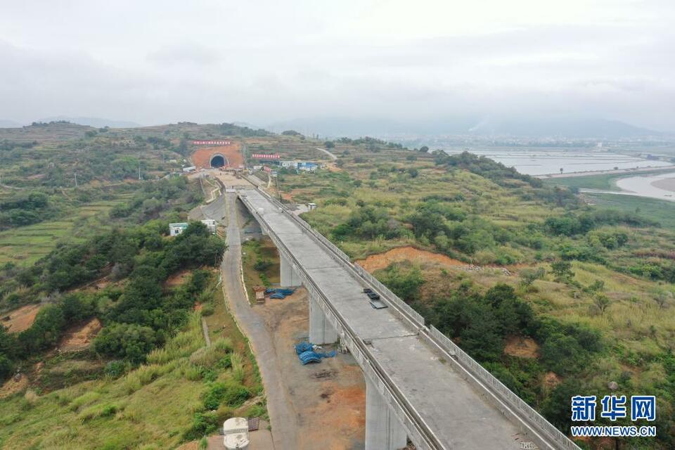 新建福厦铁路两座跨海大桥中间通道全部打通