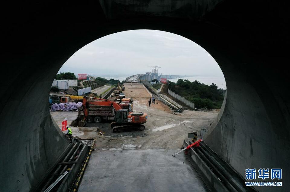 新建福厦铁路两座跨海大桥中间通道全部打通