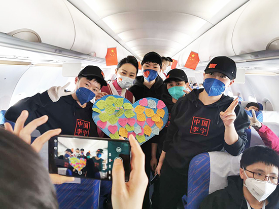 （做了修改）01【吉林供稿】吉林省137名援鄂勇士圆满完成”抗疫大考” 平安凯旋