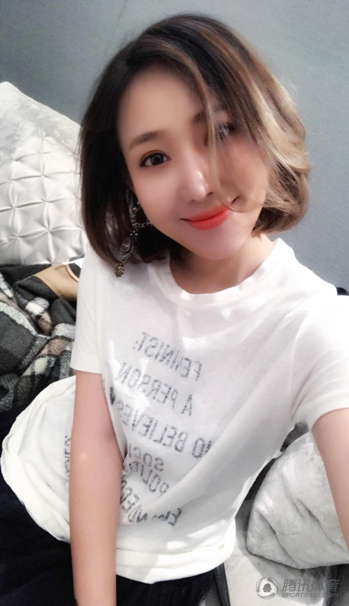 高清：贵州美女老总晒甜美自拍 祝福祖国妈妈