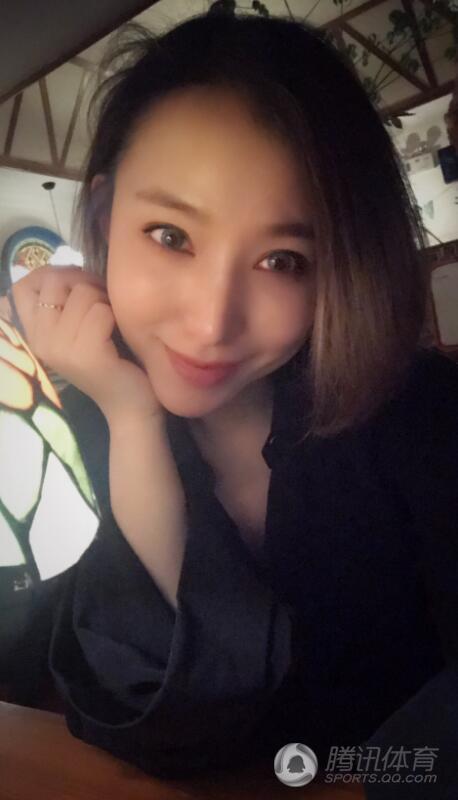 高清：贵州美女老总晒甜美自拍 祝福祖国妈妈