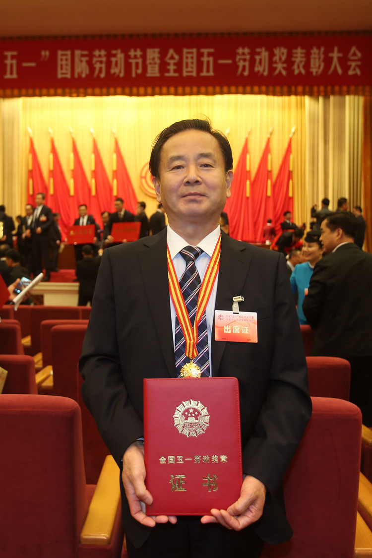 【致敬最美劳动者】“对得起良心，让老百姓满意”——记全国“五一劳动奖章”获得者王崇省_fororder_D49867DA-01C7-4E77-90B6-96F202301394