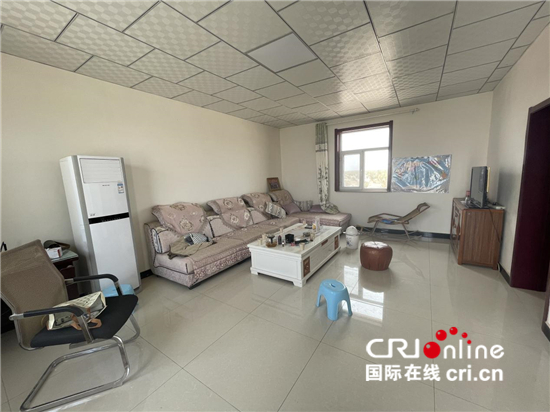 梭梭林镇住沙漠海 肉苁蓉开出幸福花_fororder___172.100.100.3_temp_9500049_1_9500049_1_1_a4ed4022-d261-4ceb-bdec-90a8281e85b3