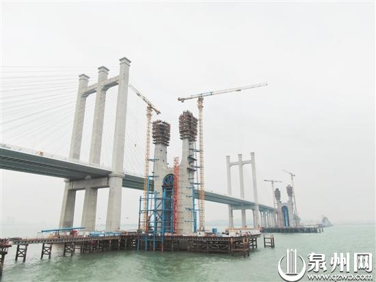 福厦客专泉州湾跨海大桥主塔浇筑节节高 7月封顶露真容