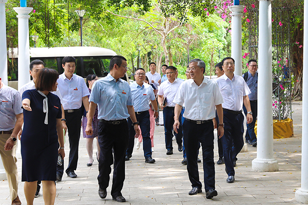 【教育频道 热点新闻】“三亚很荣幸 三亚很骄傲” 三亚市委书记周红波调研考察三亚学院