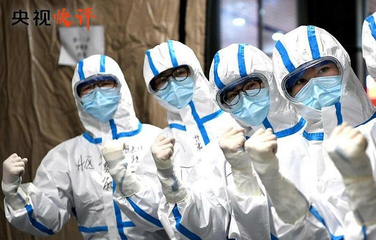 央视快评丨向平凡而伟大的“白衣天使”致敬