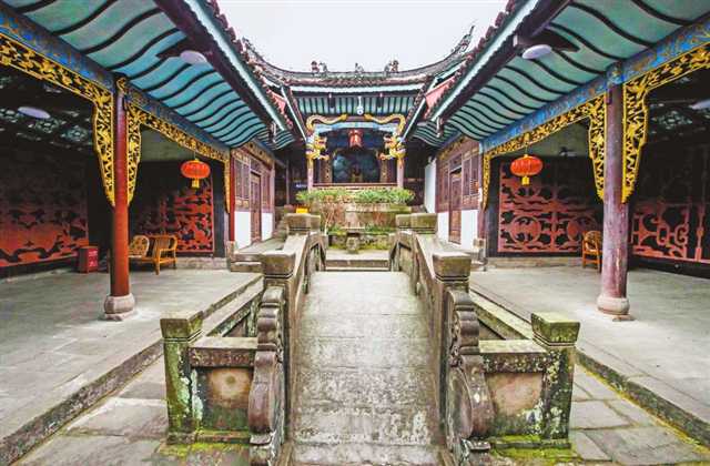 “长江盆景”石宝寨