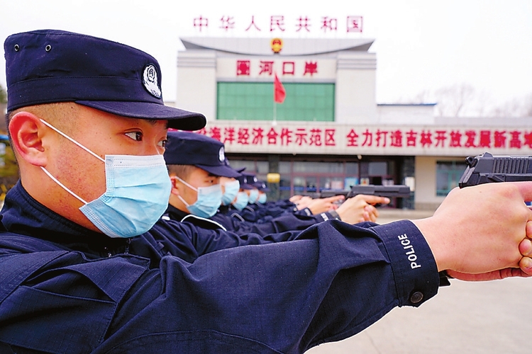 全警实战大练兵——来自圈河出入境边防检查站的报道