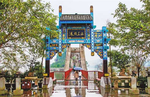 “长江盆景”石宝寨