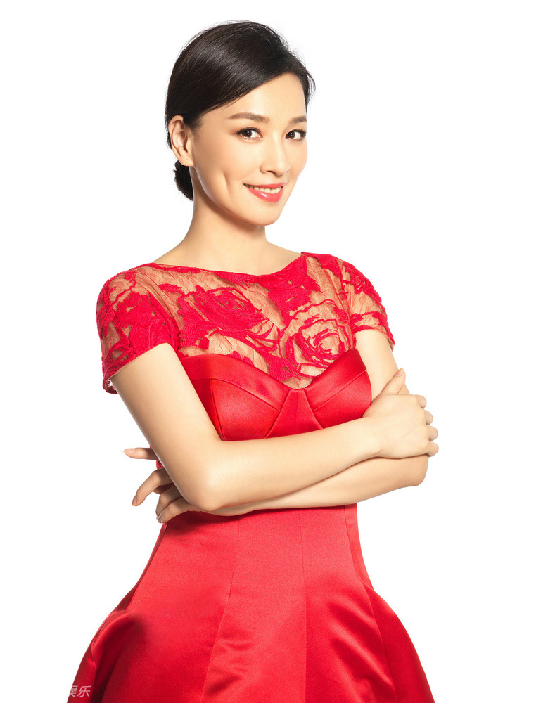 组图： 张庭新春写真 华贵礼服映红甜美笑容