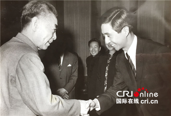 依靠人民和与时俱进是中国共产党的青春密码——专访东日本国际大学客座教授西园寺一晃_fororder_20世纪70年代初周恩来总理接见西园寺一晃
