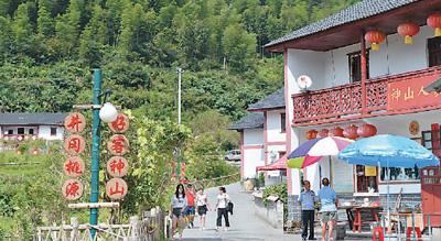 中国脱贫攻坚获历史性突破 贫困县数量首次减少