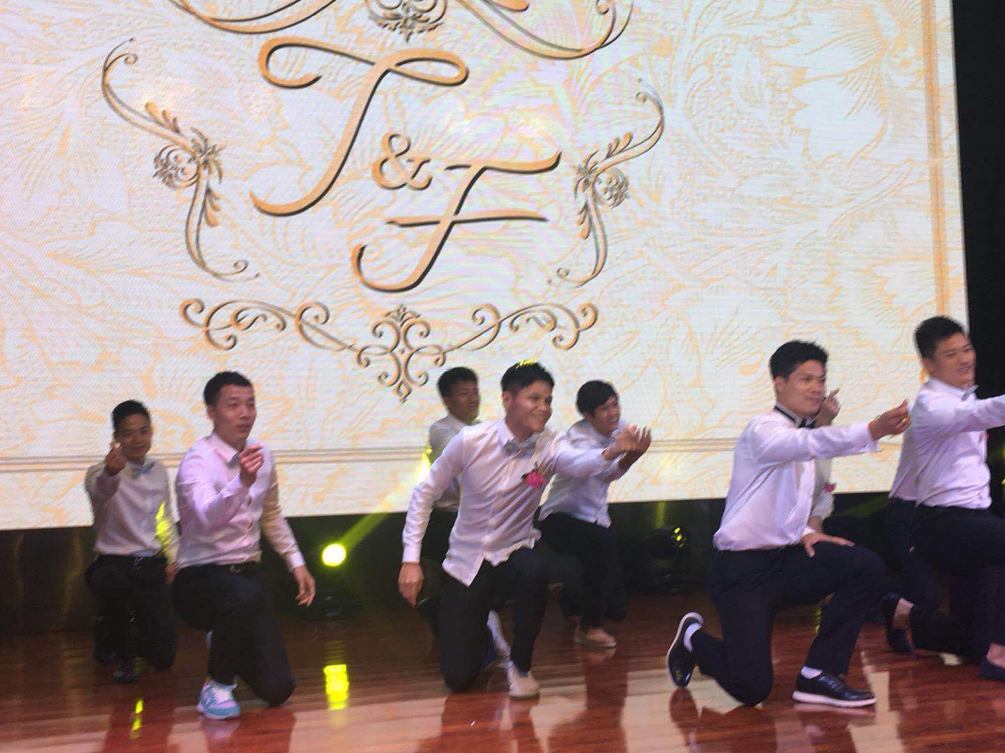 高清图：飞人苏炳添大婚 现场为爱妻跳惊喜舞蹈