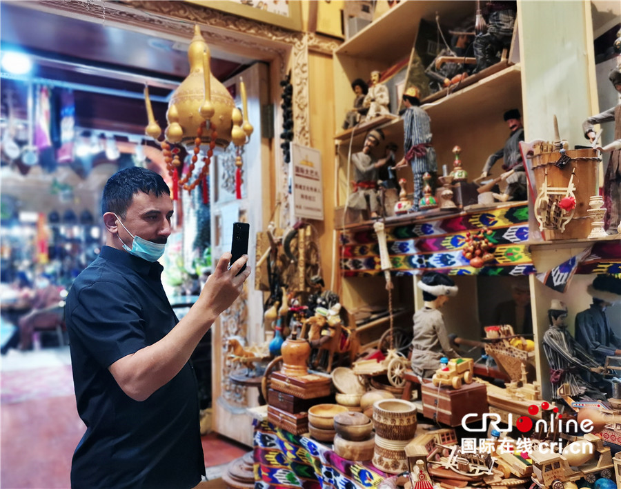 【中国有约】新疆国际大巴扎一瞥：游客纷踏至 商户经营忙（组图）_fororder_ns20210519006_副本_副本
