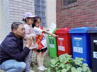 沈阳中小学生用百余件作品为垃圾分类助力