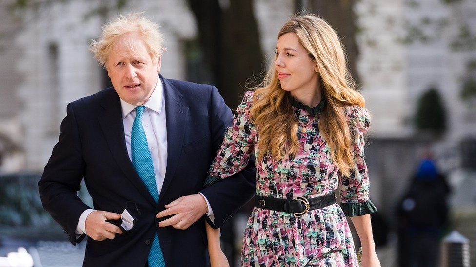 客人在最后一刻被邀请、仪式只有半小时，英国首相隐秘低调举办婚礼