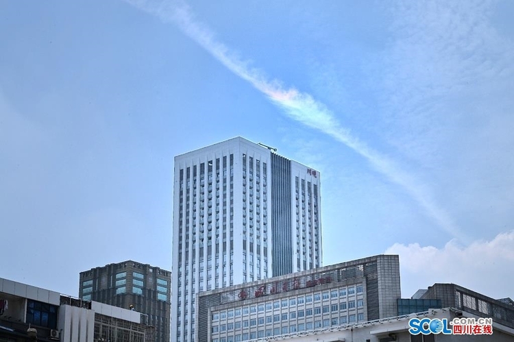 （转载）惊艳！成都天空惊现“彩凤凰”