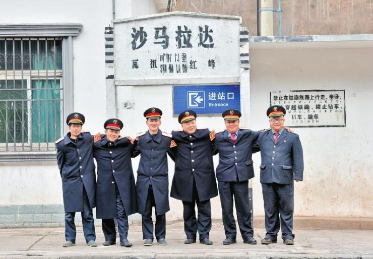 悬崖上的火车站