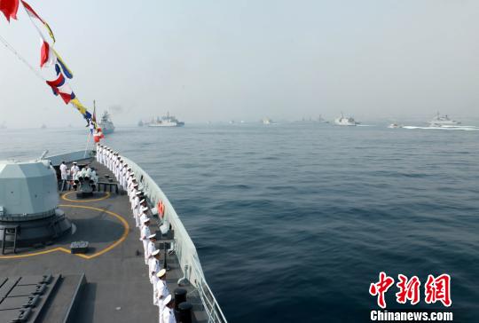 中国海军舰艇首次参阅印度国际海上阅舰式