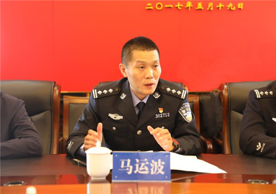 鞍山岫岩县公安局召开教育整顿查纠整改征求意见和建议座谈会_fororder_岫岩副县长、岫岩公安局党委书记、局长马运波马运波向人大代表、政协委员汇报全县公安队伍教育整顿工作情况 供图：岫岩县公安局