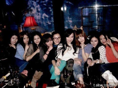 图:杨幂成新一代合影杀手 秒杀林心如佟丽娅李小璐