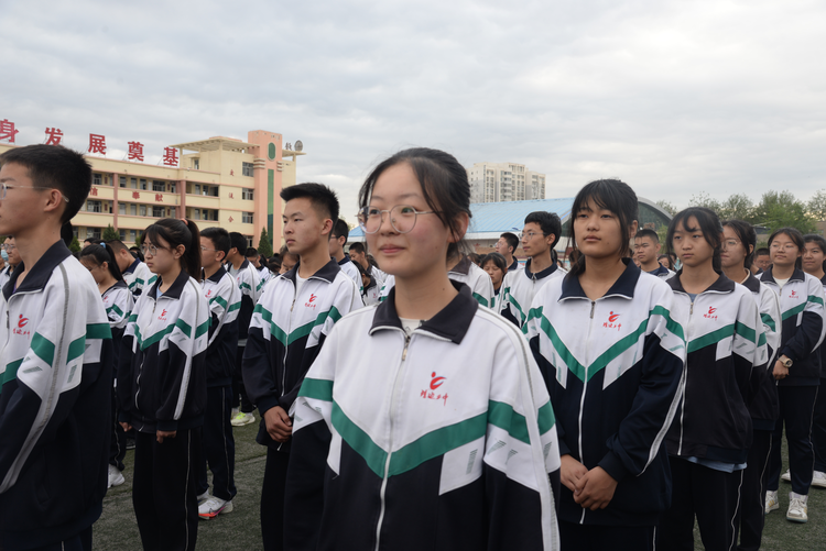 靖边王喜林：教书育人60载 收获桃李满天下_fororder_图片2