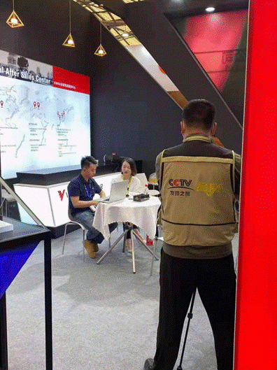 央视CCTV《发现之旅》栏目组专访苏州万佳电器-2021上海国际自行车展