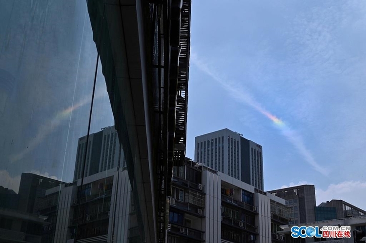 （转载）惊艳！成都天空惊现“彩凤凰”