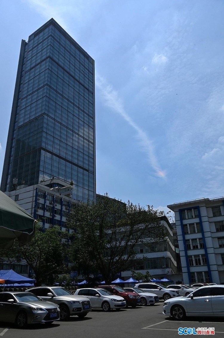 （转载）惊艳！成都天空惊现“彩凤凰”