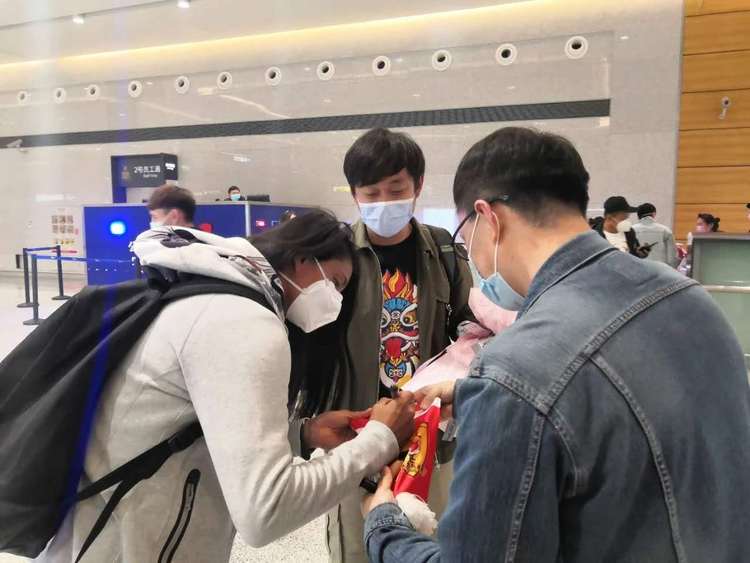 长春女足新外援索里抵达长春