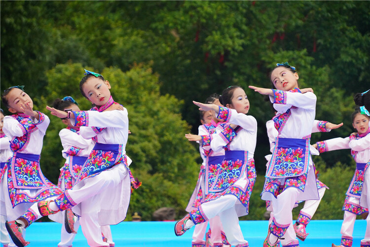 （转载）文旅融合绽芳华 四川茂县开展国家级非遗“瓦尔俄足”展演活动超吸睛
